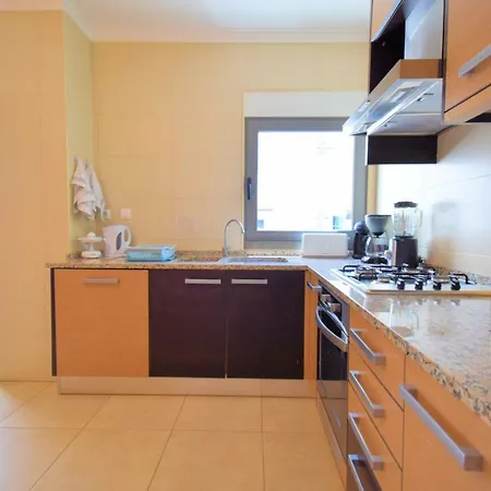 Spacious With A/c, 5 Walking Min From The Beach Albufeira