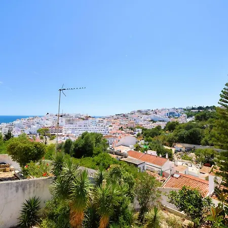 Spacious With A/c, 5 Walking Min From The Beach Apartament