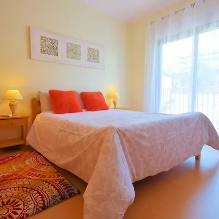 شقة Spacious With A/c, 5 Walking Min From The Beach