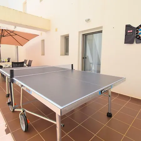 Spacious With A/c, 5 Walking Min From The Beach شقة *