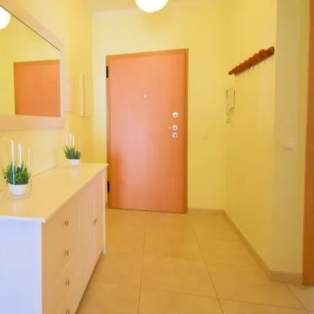 Spacious With A/c, 5 Walking Min From The Beach *