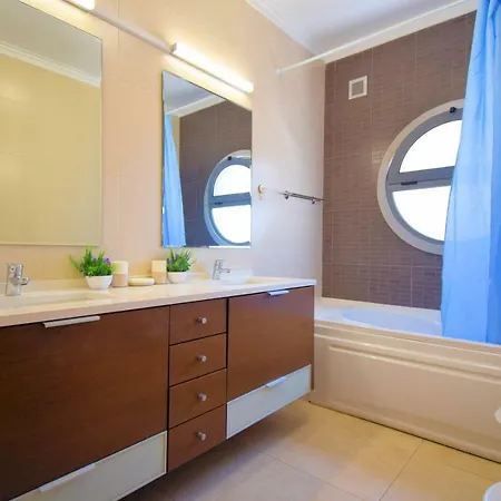 Spacious With A/c, 5 Walking Min From The Beach البوفيرا