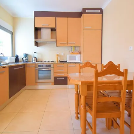 شقة Spacious With A/c, 5 Walking Min From The Beach